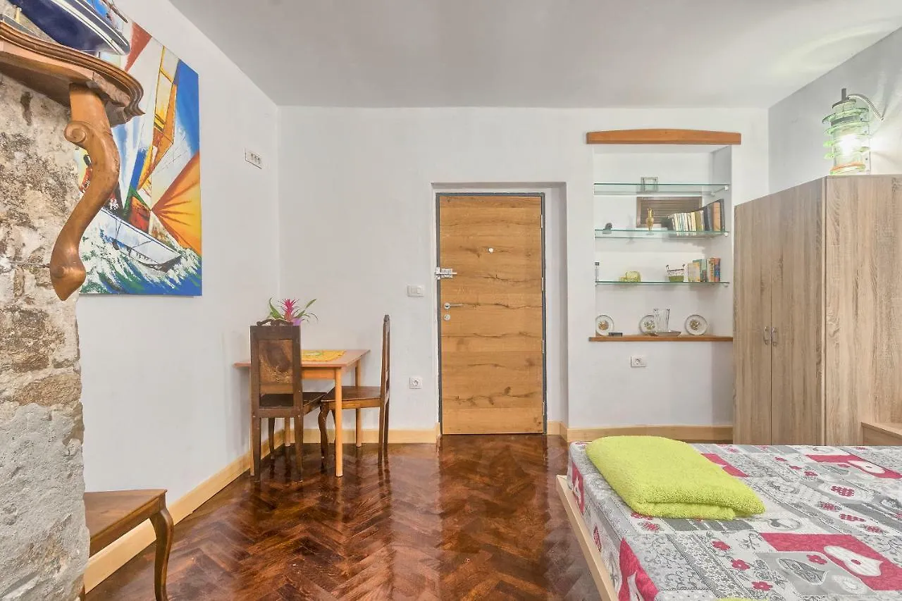 Old Town Apartments In City Center 2 Pula Croatia