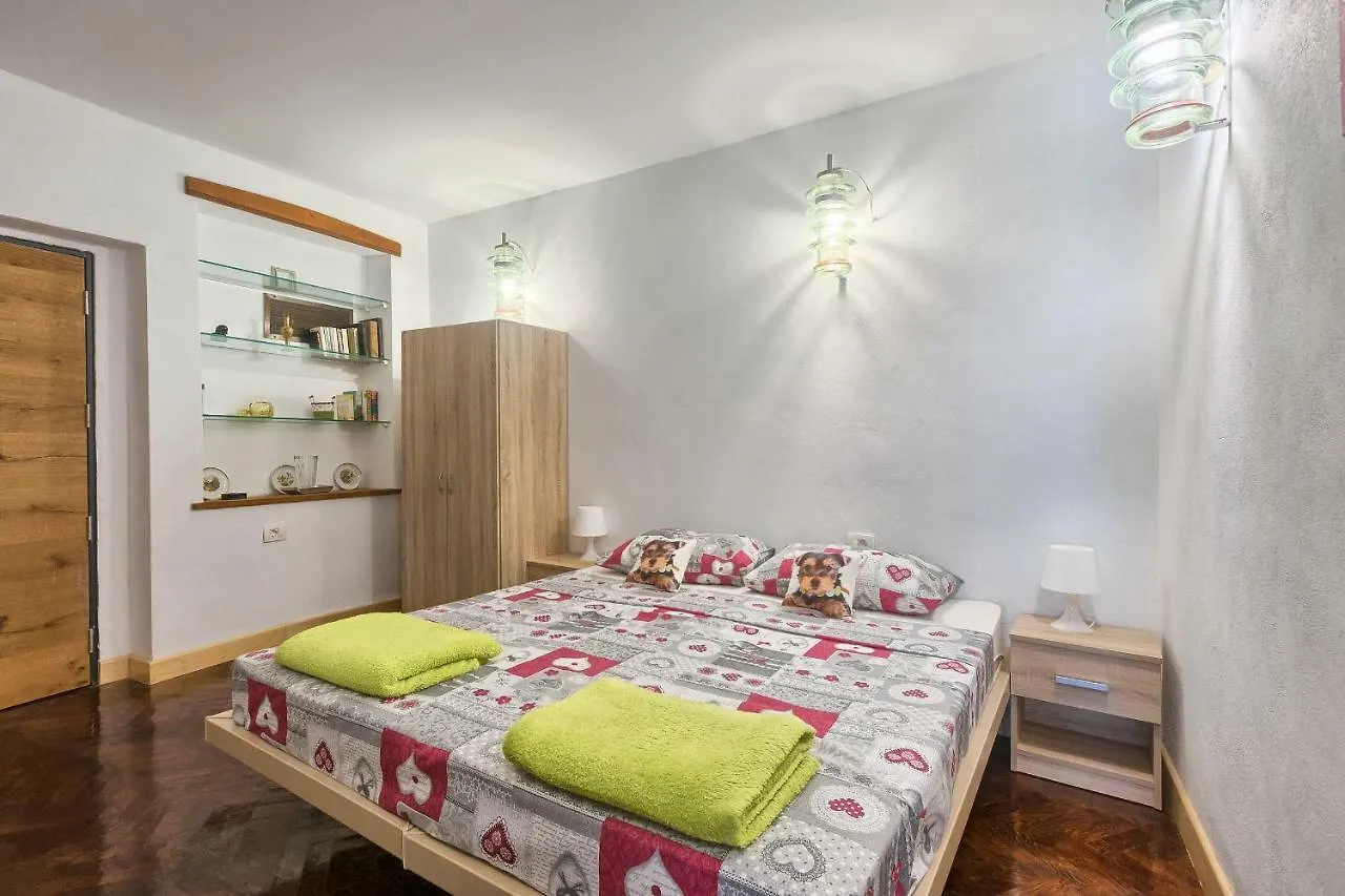Old Town Apartments In City Center 2 Pula
