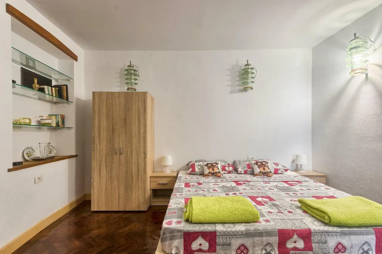 Old Town Apartments In City Center 2 Pula