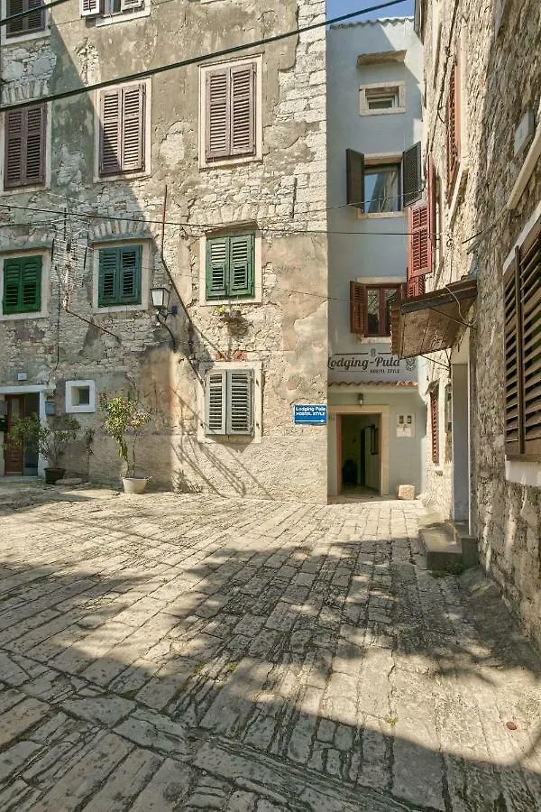 Old Town Apartments In City Center 2 Pula 0*,